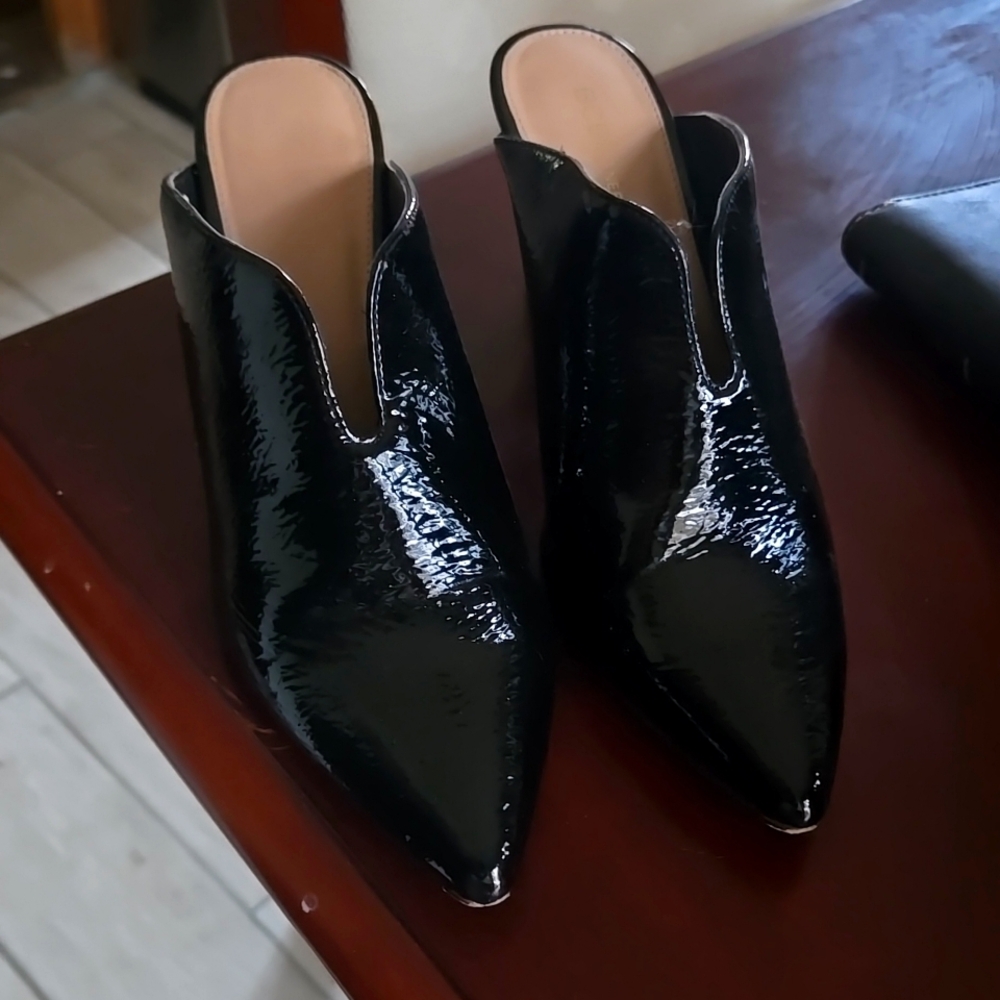 BCBG beautiful dress shoes